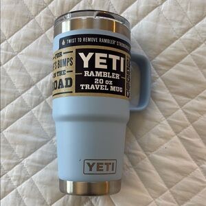 Yeti Rambler 20 oz Mug in Soft Blue